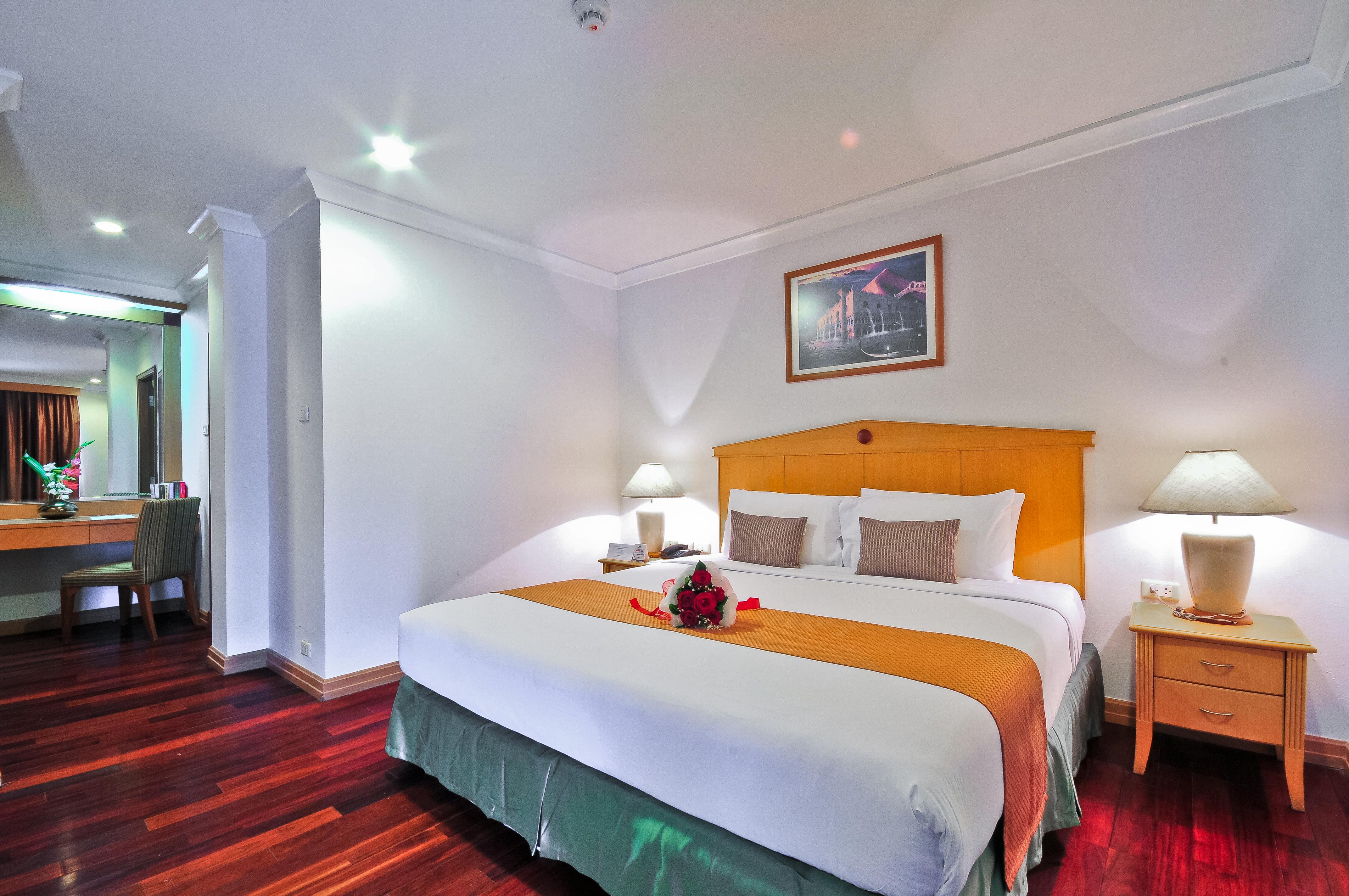 Admiral Suites Bangkok Bagian luar foto