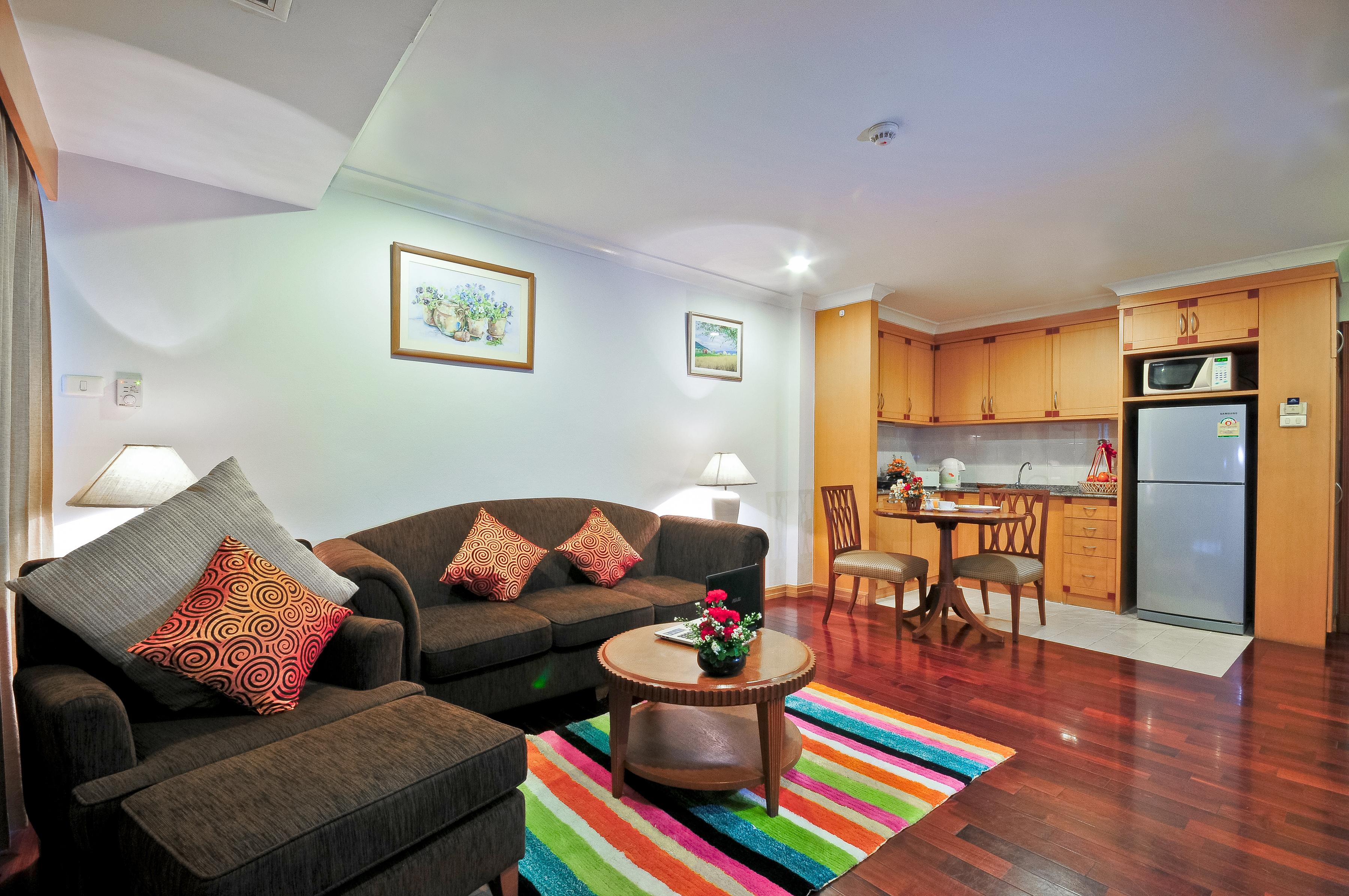 Admiral Suites Bangkok Bagian luar foto