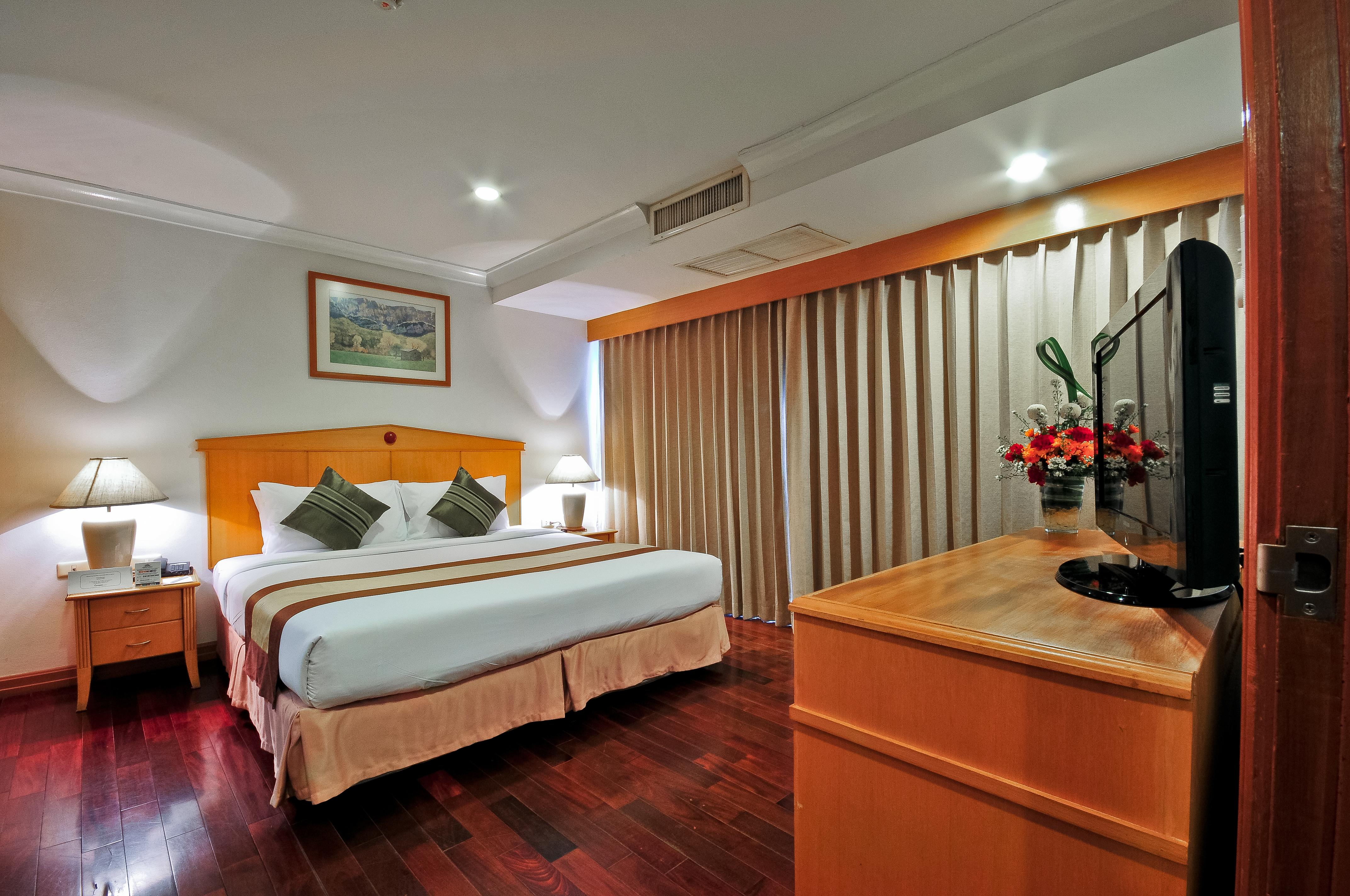 Admiral Suites Bangkok Bagian luar foto