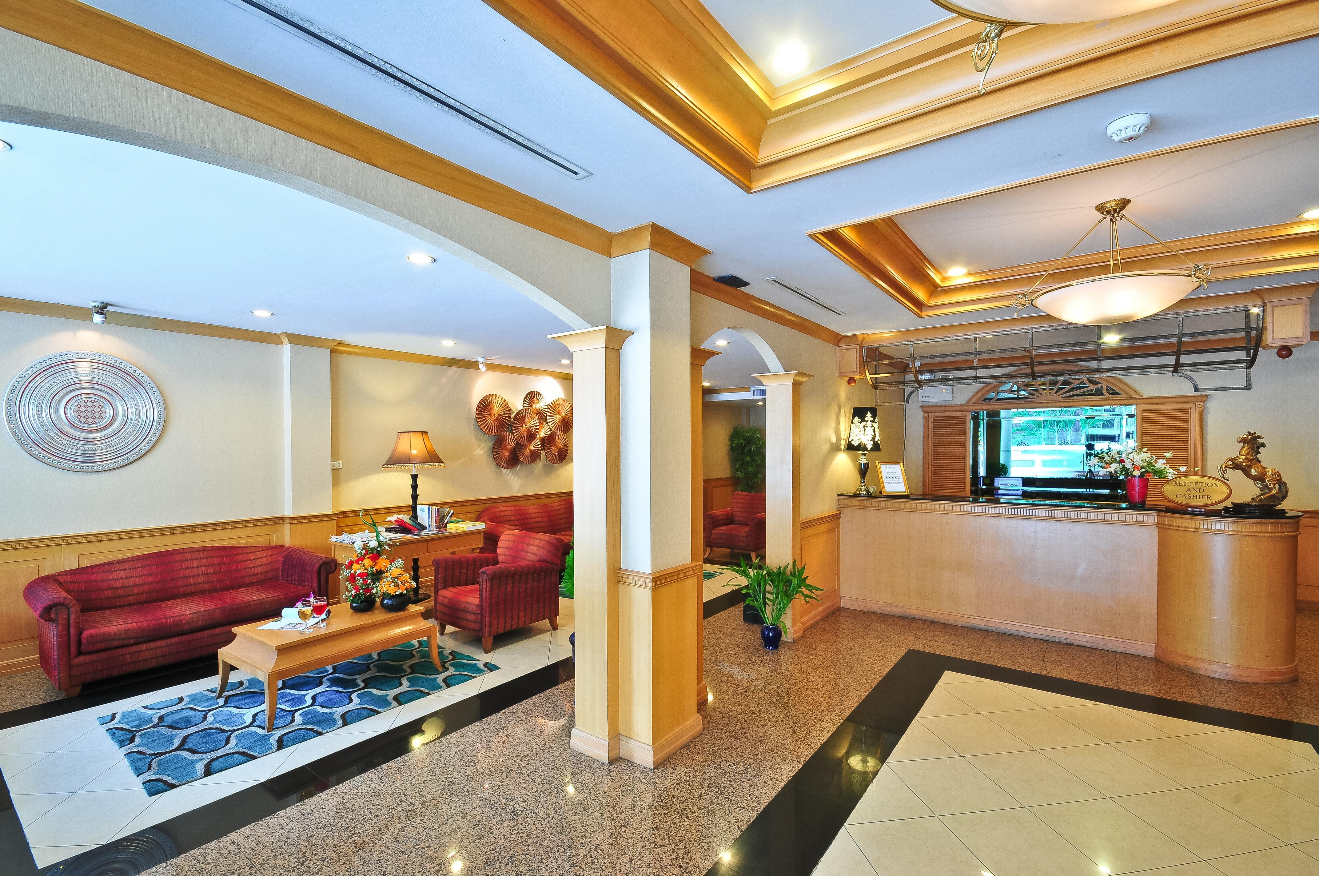 Admiral Suites Bangkok Bagian luar foto