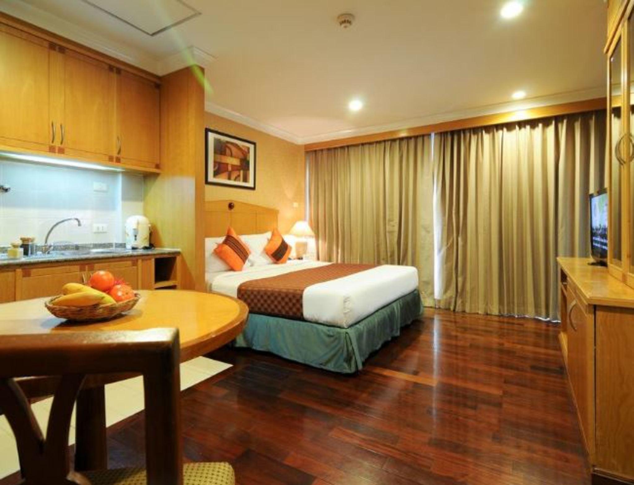 Admiral Suites Bangkok Bagian luar foto