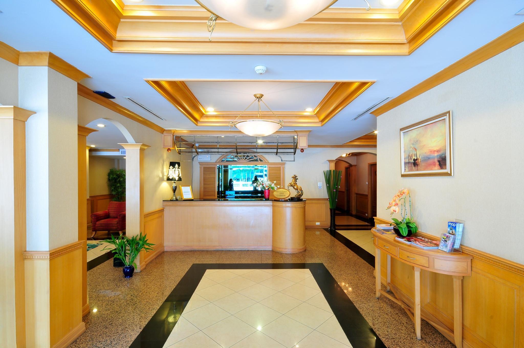 Admiral Suites Bangkok Bagian luar foto