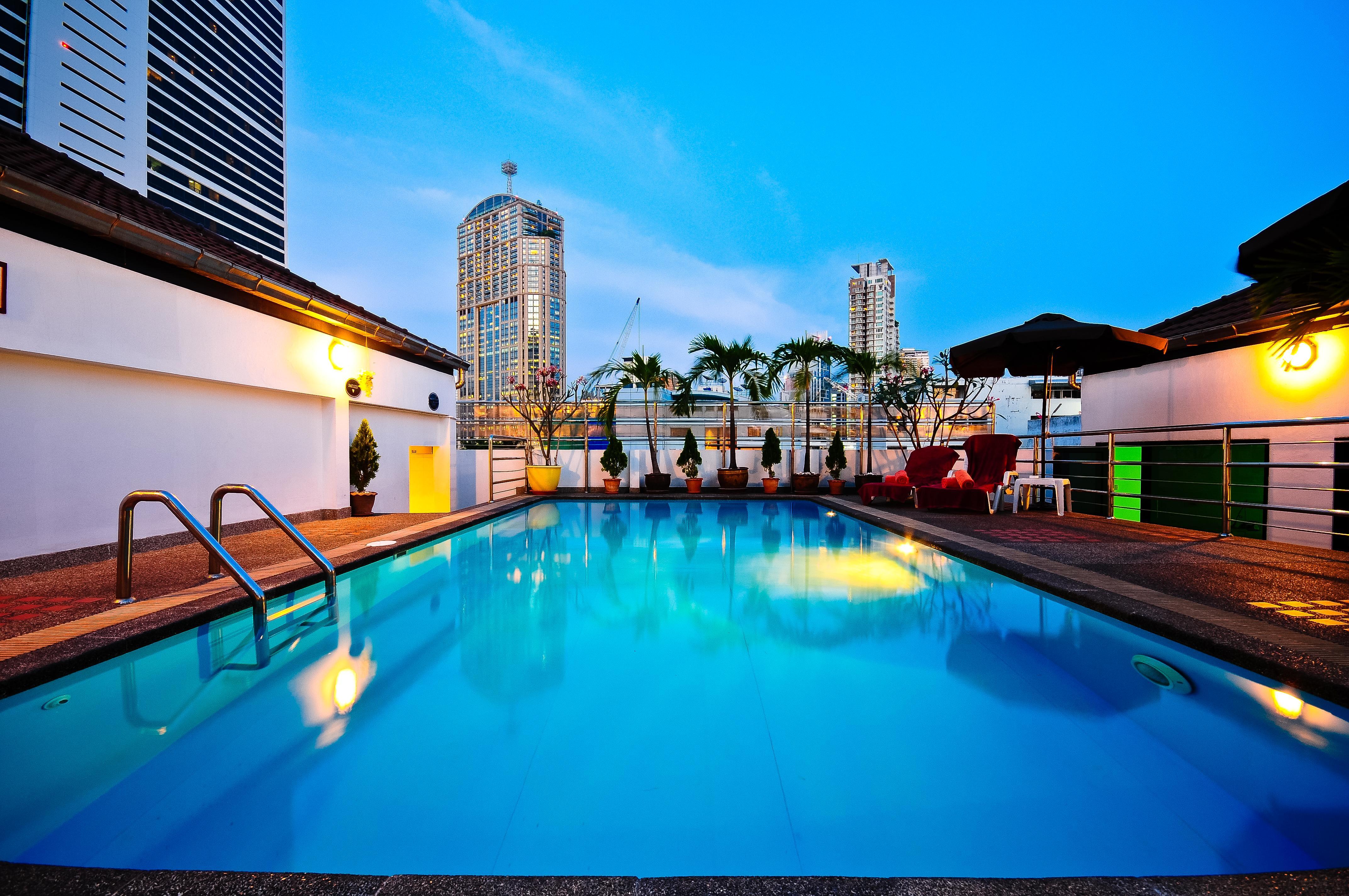 Admiral Suites Bangkok Bagian luar foto