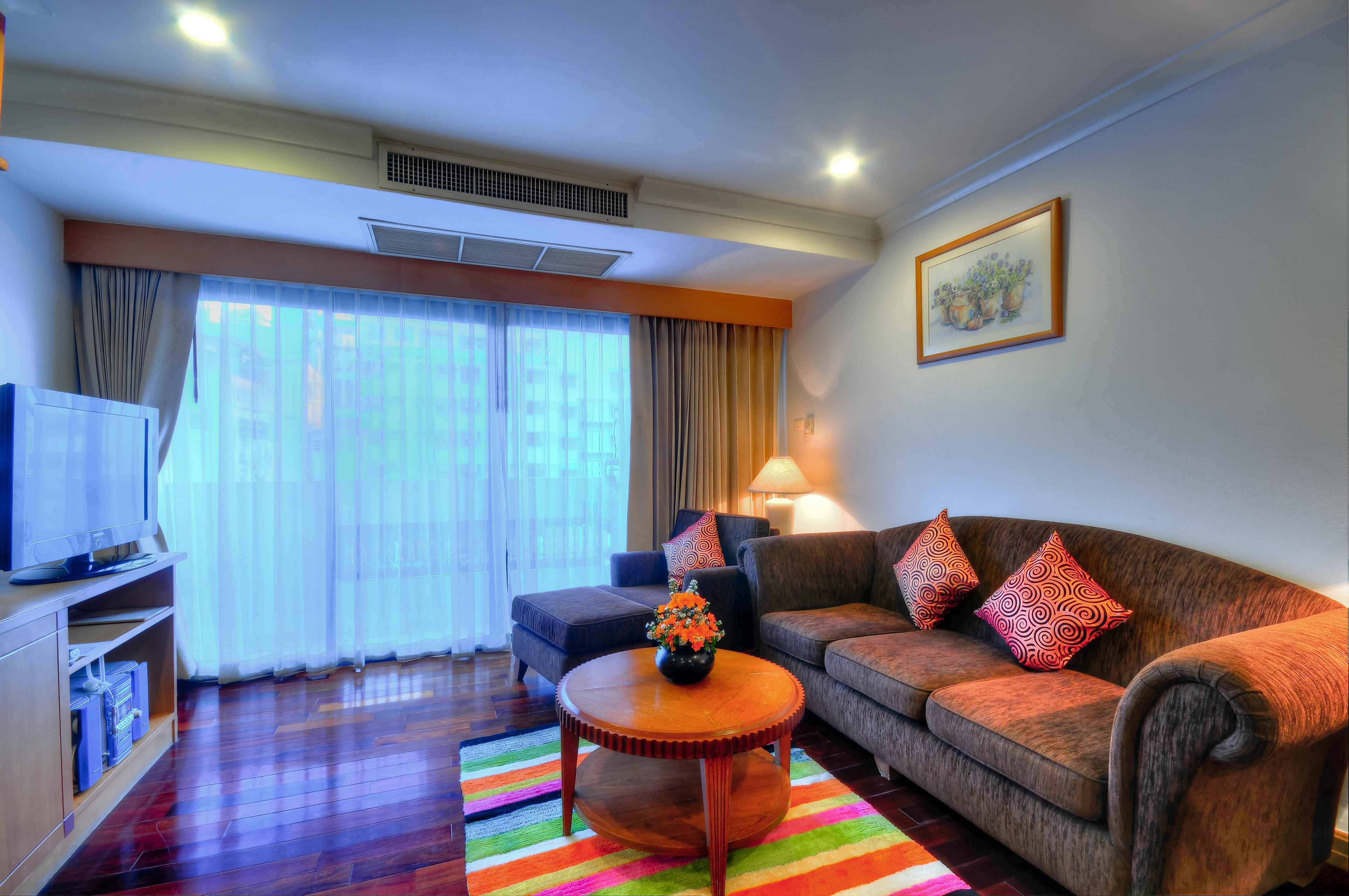 Admiral Suites Bangkok Bagian luar foto