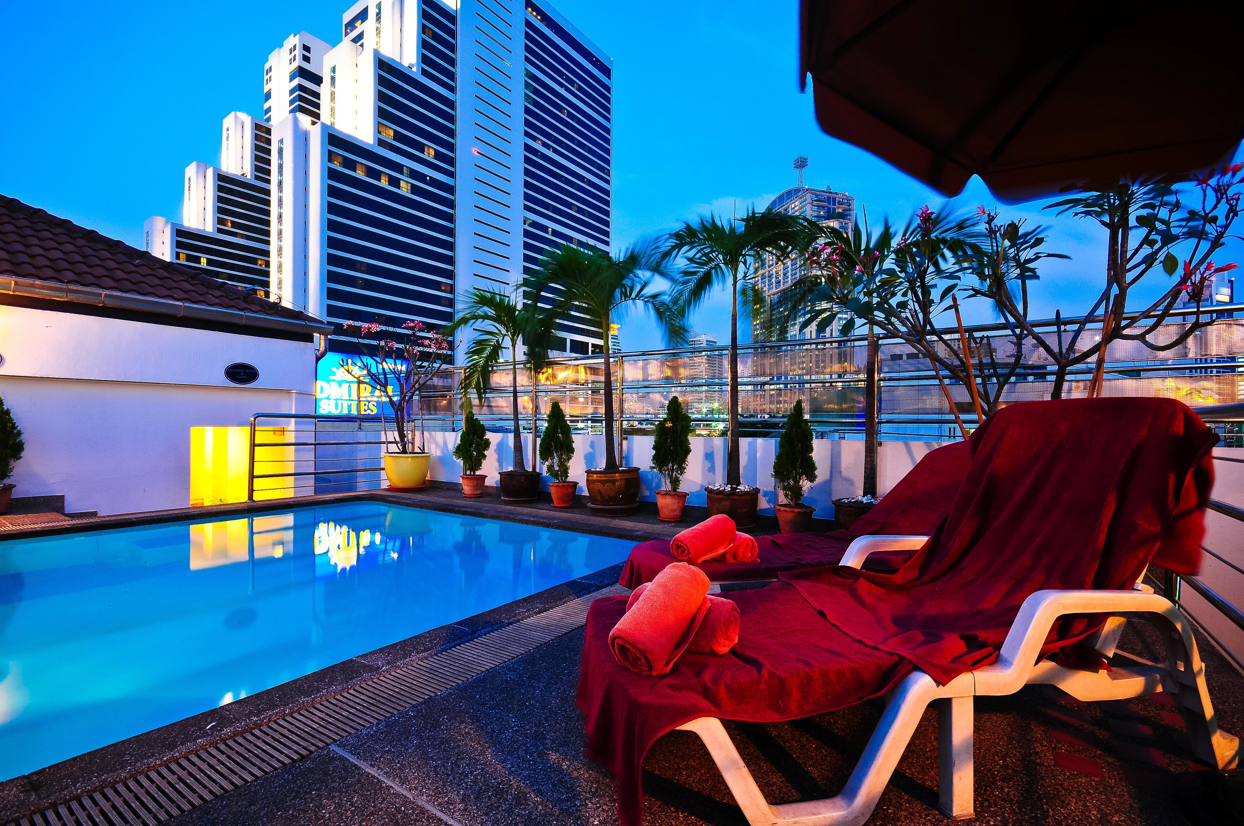 Admiral Suites Bangkok Bagian luar foto