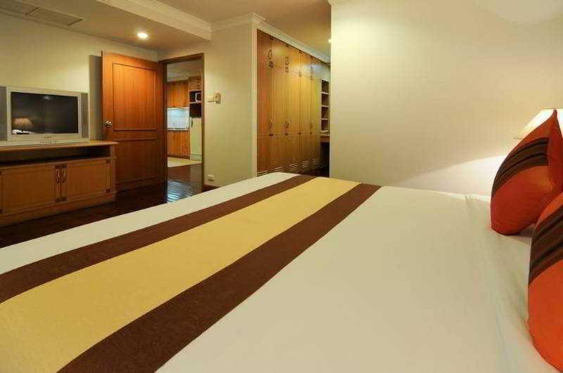 Admiral Suites Bangkok Bagian luar foto