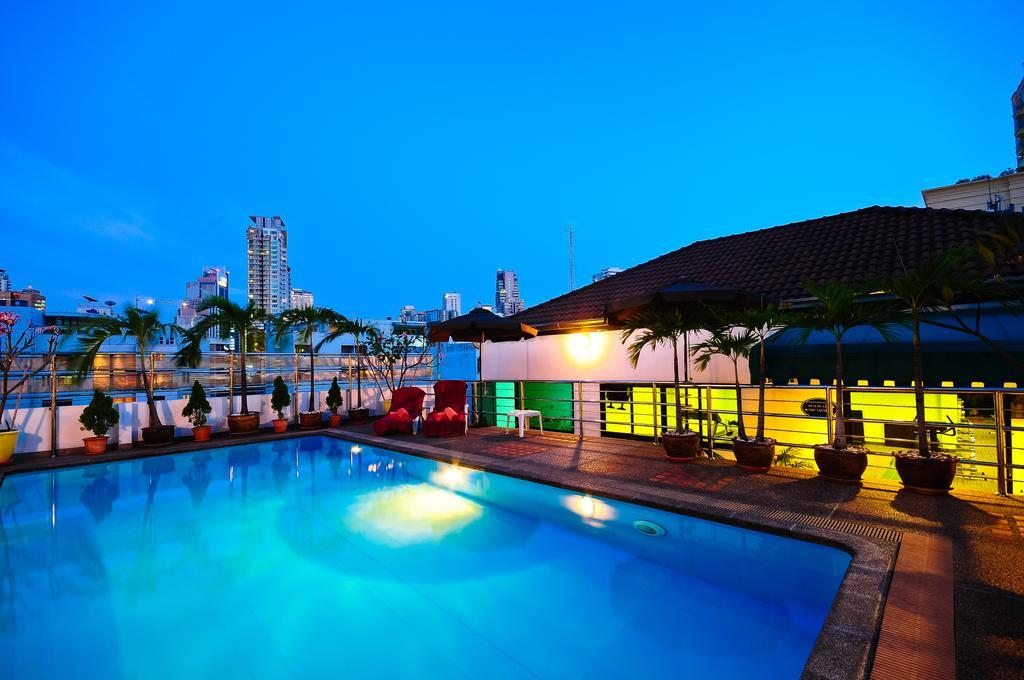 Admiral Suites Bangkok Bagian luar foto