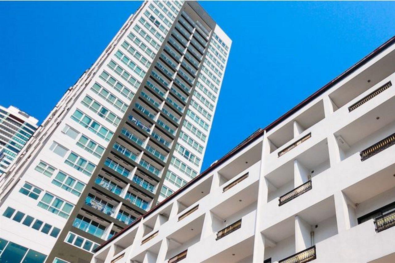 Admiral Suites Bangkok Bagian luar foto