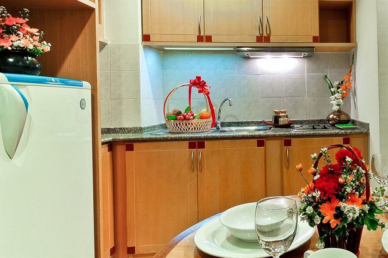 Admiral Suites Bangkok Bagian luar foto