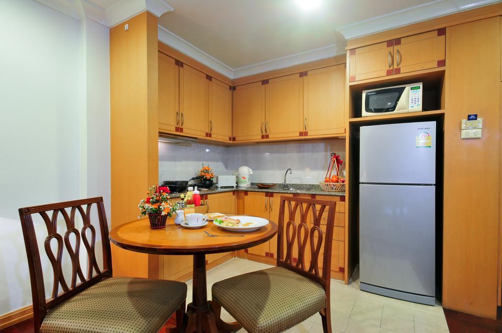 Admiral Suites Bangkok Bagian luar foto