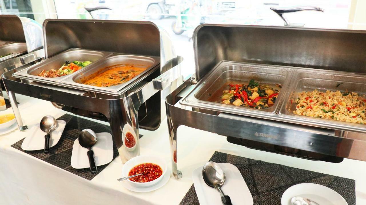 Admiral Suites Bangkok Bagian luar foto