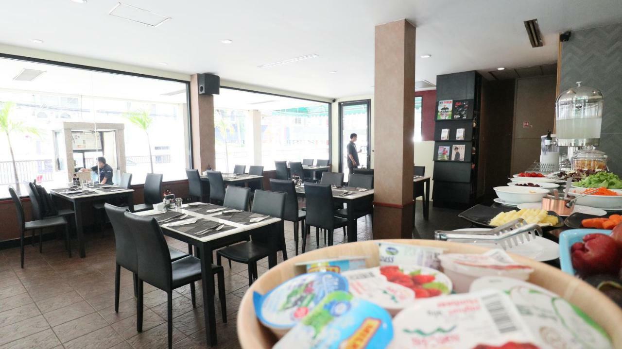 Admiral Suites Bangkok Bagian luar foto