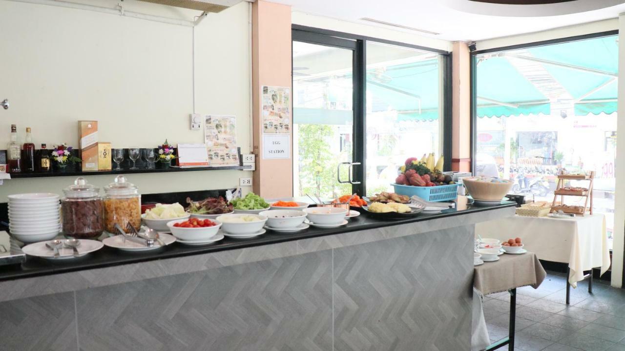 Admiral Suites Bangkok Bagian luar foto