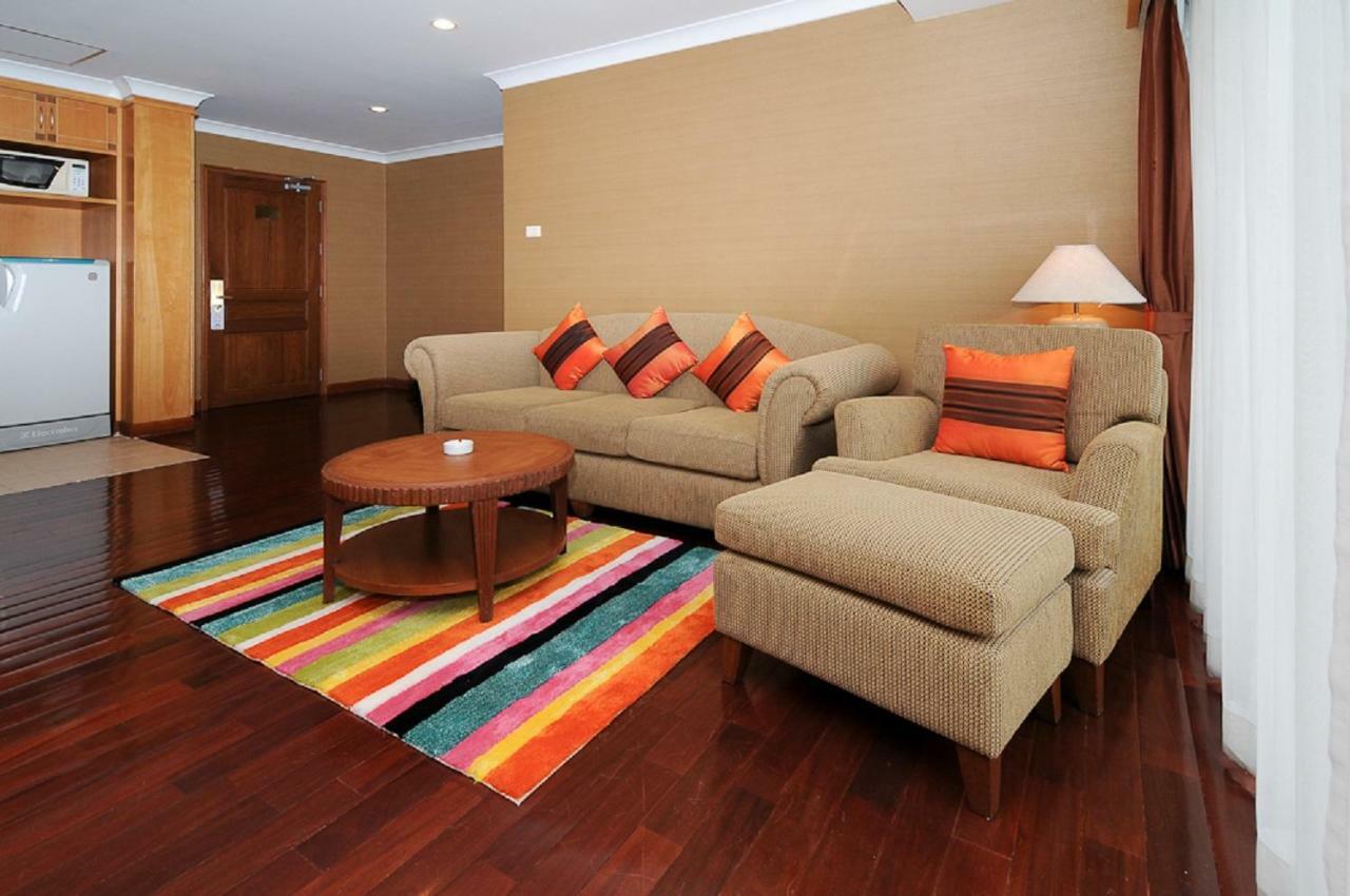 Admiral Suites Bangkok Bagian luar foto