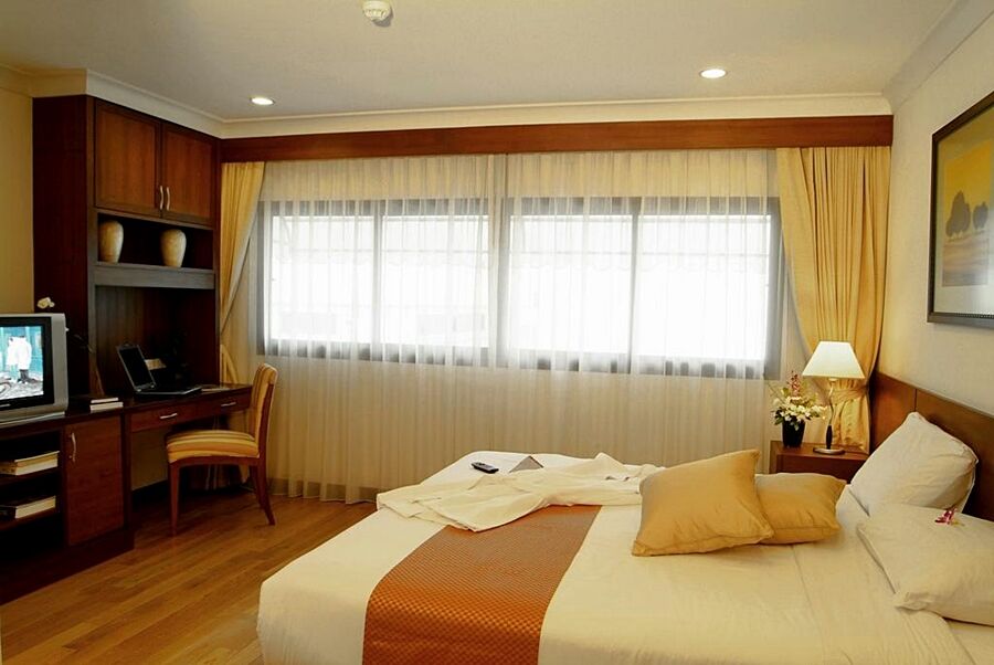 Admiral Suites Bangkok Bagian luar foto