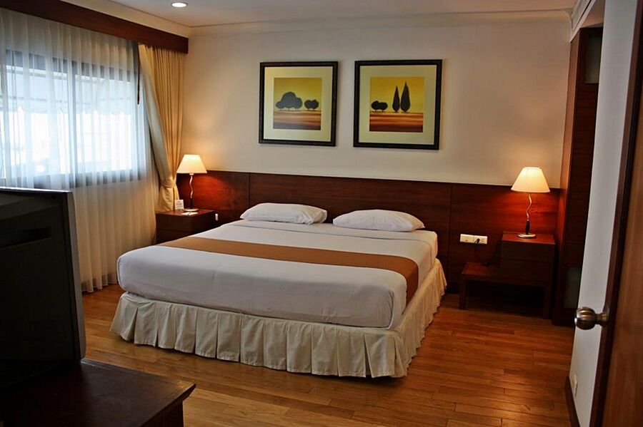 Admiral Suites Bangkok Bagian luar foto